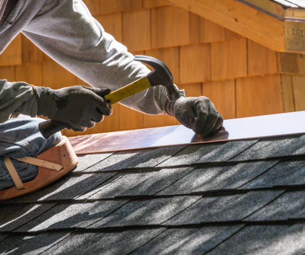 Best Roof Maintenance Services  in Saukville, WI